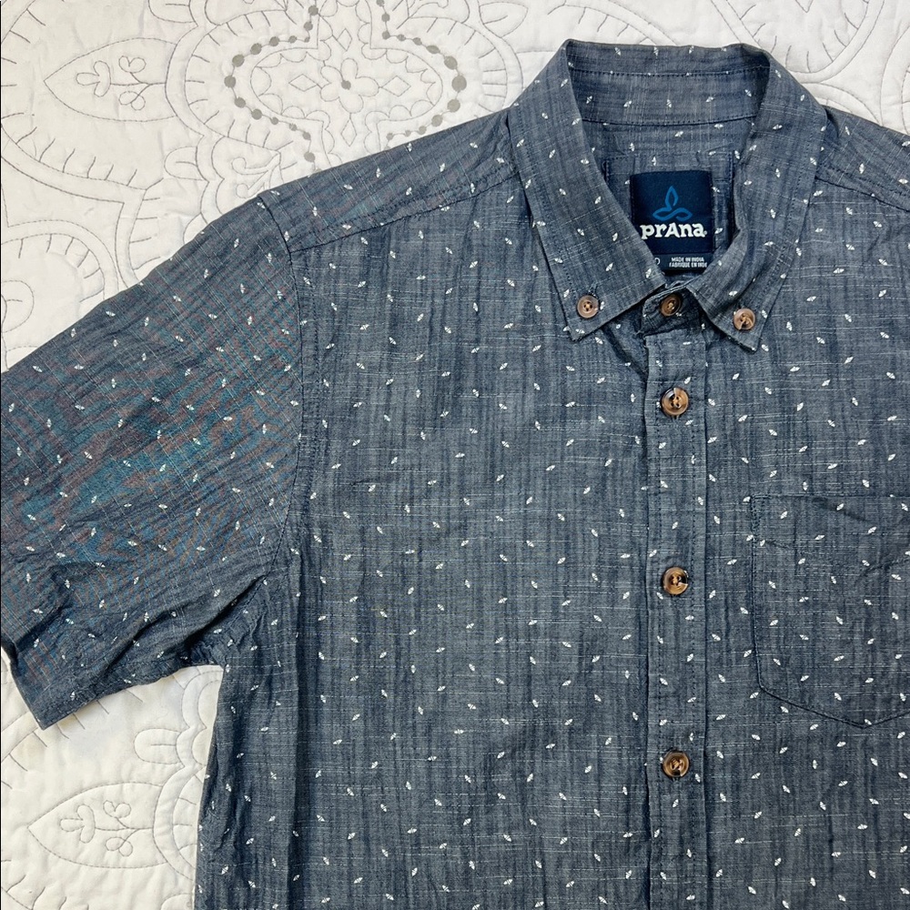 Prana Short Sleeve Casual Button Down Shirt w/ Pocket - Men’s Medium Top